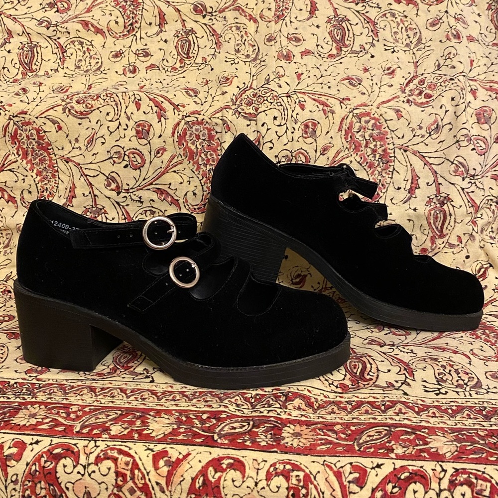 Women’s Colin Stuart Black Velvet Shoes Size 8